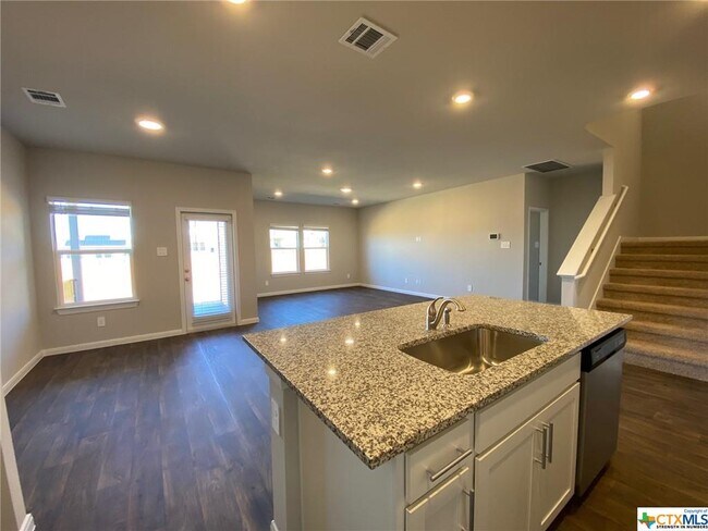 Building Photo - 154 Solitude Dr