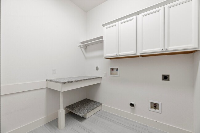 Building Photo - 18423 Blue Hollow Heights Dr