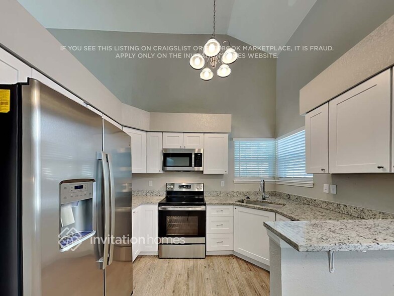 Building Photo - 5425 Majestic Dr
