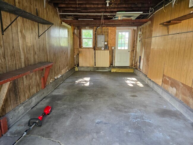 Building Photo - 829 Kendall Ave S