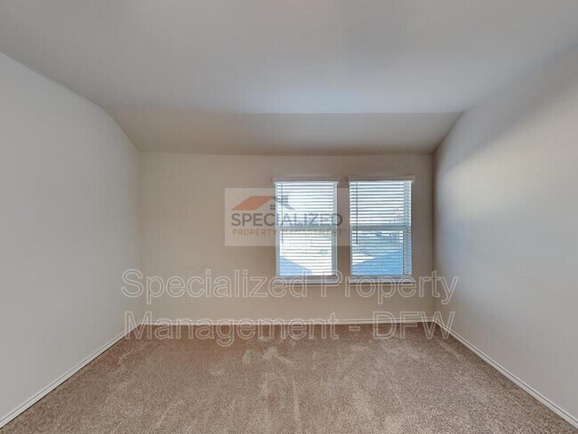 Building Photo - 453 Milverton Dr