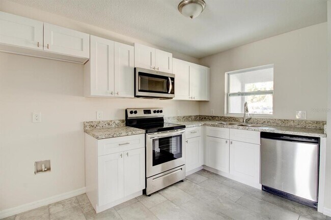 Building Photo - 855 E Vine St