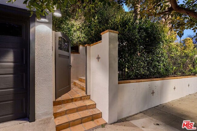 Building Photo - 12208 Laurel Terrace Dr