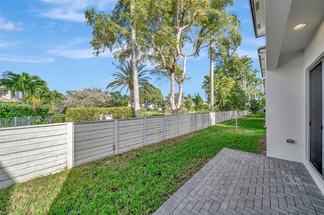 Building Photo - 1427 SW 23rd St