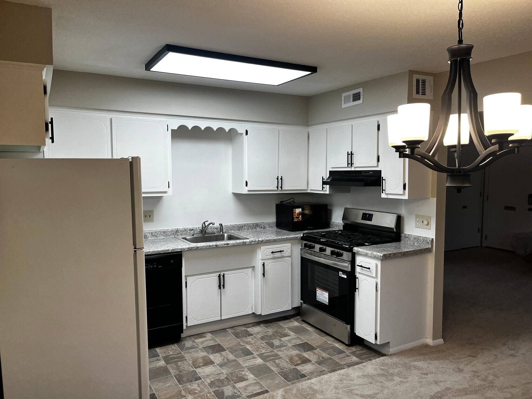 Building Photo - 652 Olde Towne Ave