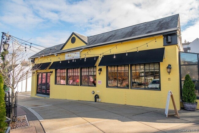 Building Photo - 5 Madison St