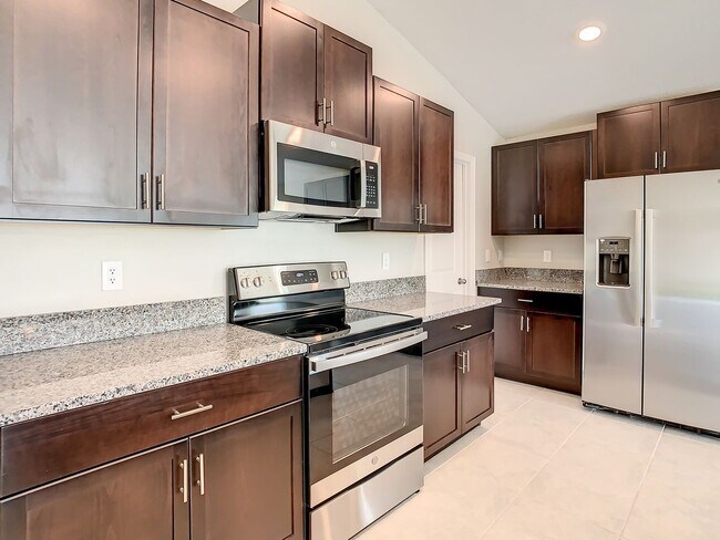 Building Photo - Beautiful 4 bedroom 2.5 bathroom Single Family House! Like new!