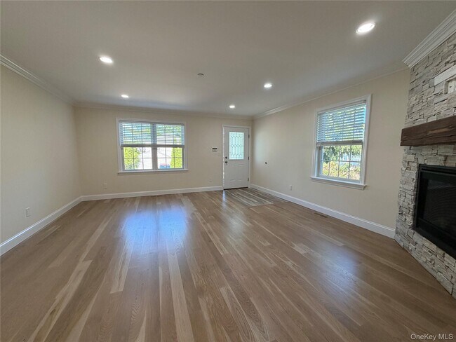 Building Photo - 94 Thatcher Ave