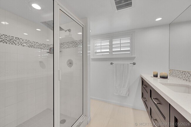 Building Photo - 2871 N Ocean Blvd