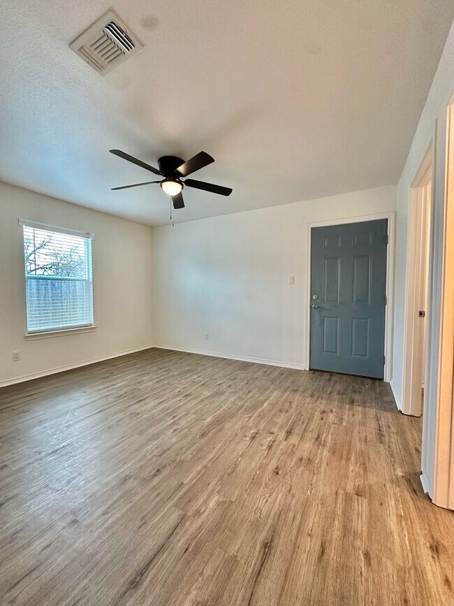 Building Photo - COMING SOON!! SEPTEMBER!!! - Newly Built 3-Bedroom Duplex!
