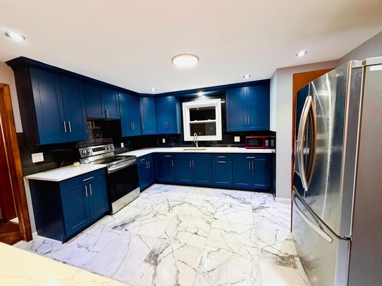 Building Photo - 2791 N Forest Rd