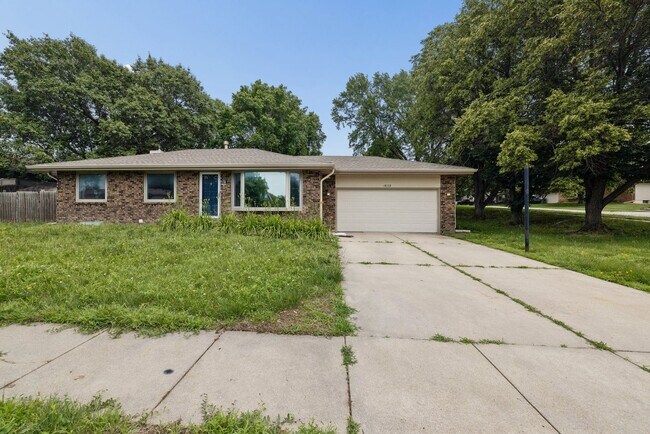 Building Photo - 1632 Dodge St