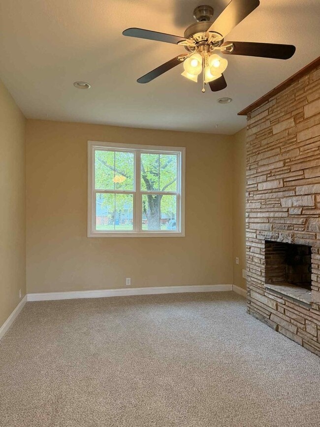 Building Photo - BEAUTIFUL 3 BEDROOM / 2 BATHROOM HOME IN J...