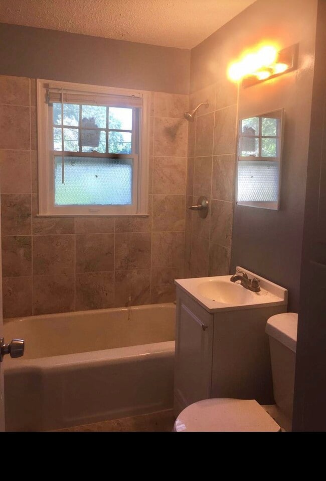 Building Photo - 4220 E 69th St