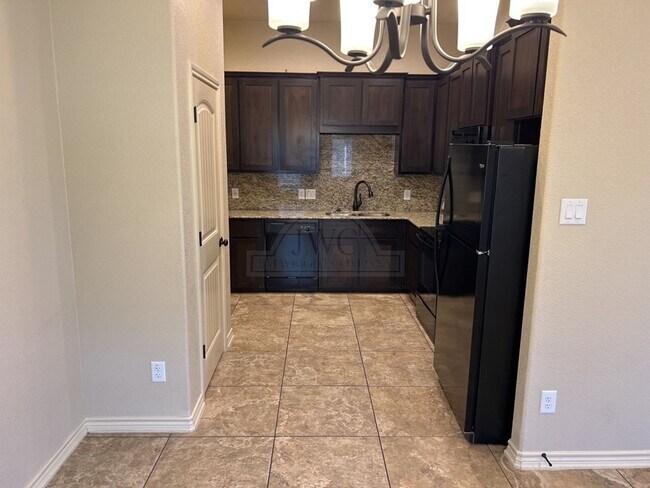 Building Photo - 5908 Cordillera Dr