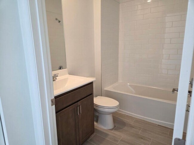 Building Photo - 5690 Divine Dr