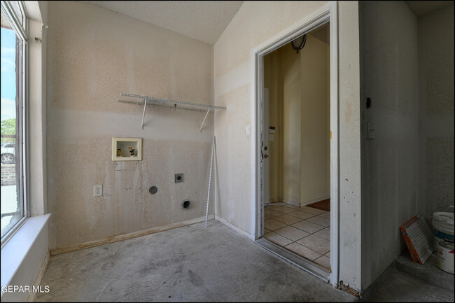 Building Photo - 313 De Stefano Ln