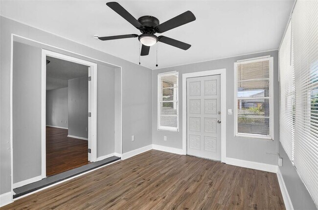 Building Photo - 8905 Tropical Palm Way