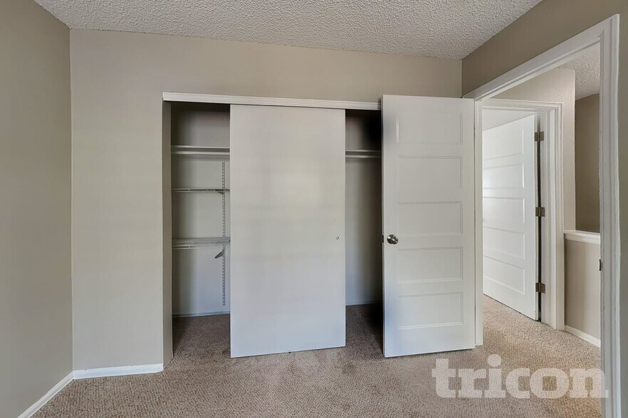 Building Photo - 8462 S Sunflower St