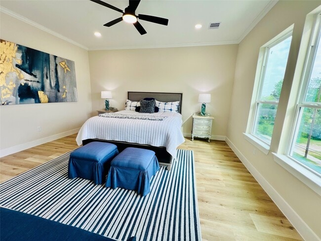 Building Photo - 3231 Tuam St