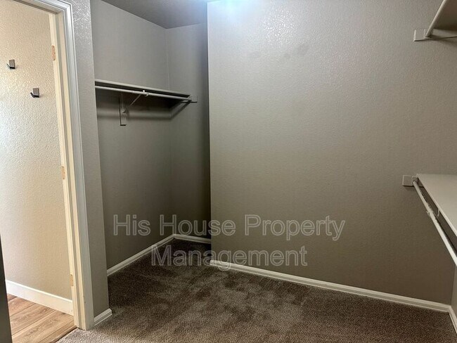 Building Photo - 2278 Stonefish Dr