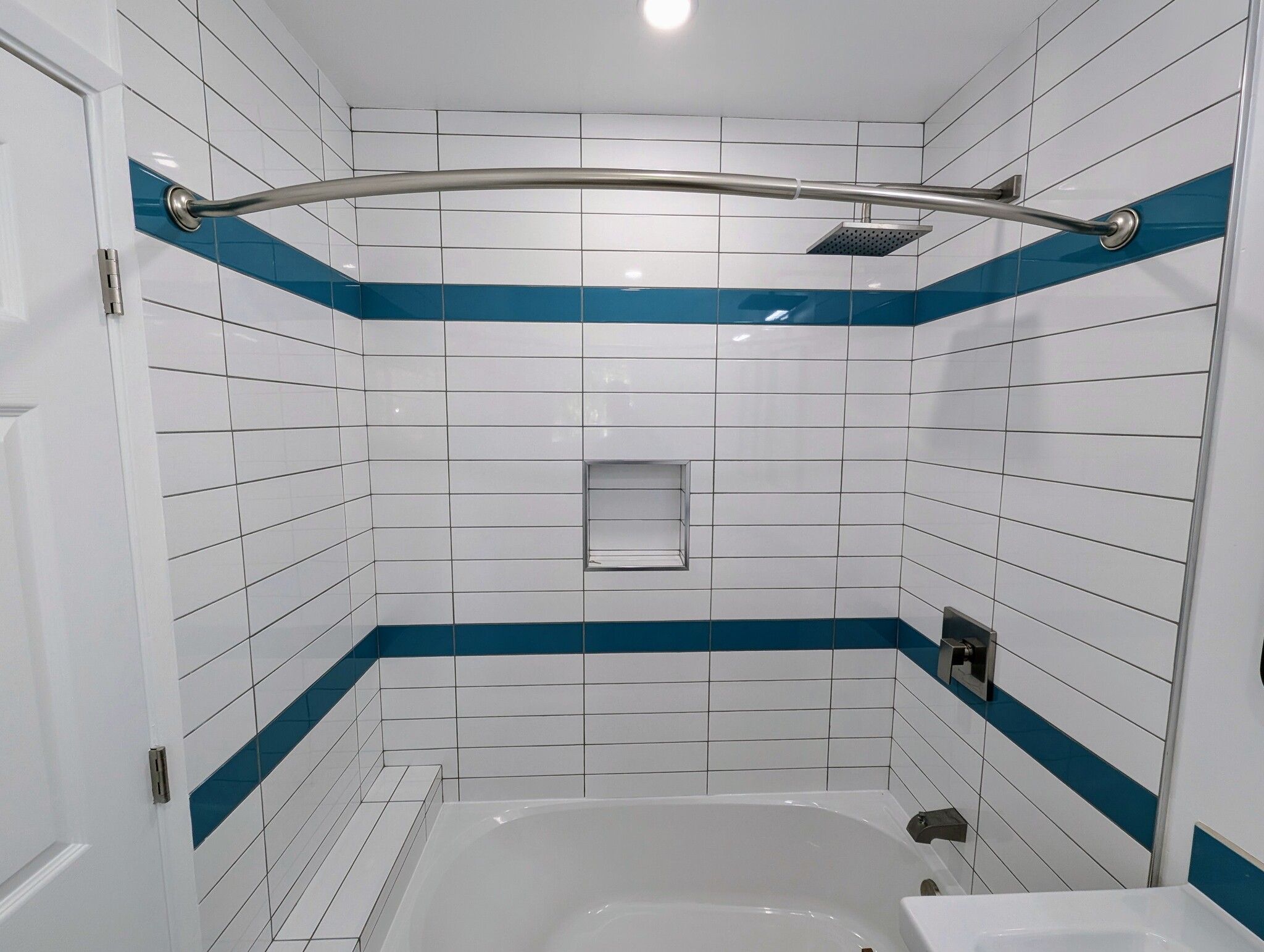 Building Photo - 2125 Carmona Ave