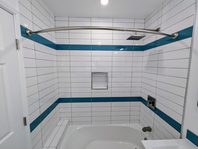 Building Photo - 2125 Carmona Ave