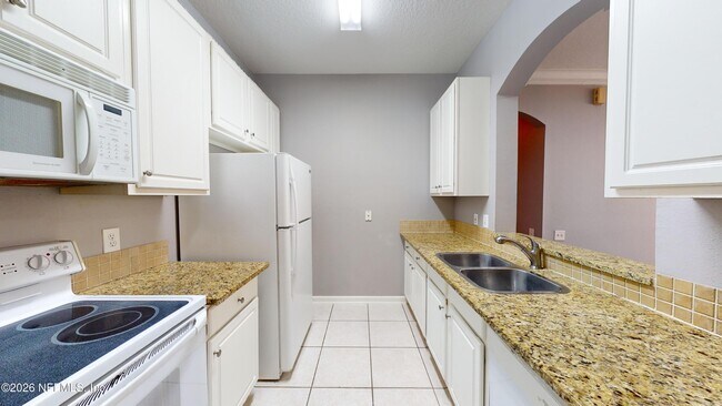 Building Photo - 10550 Baymeadows Rd