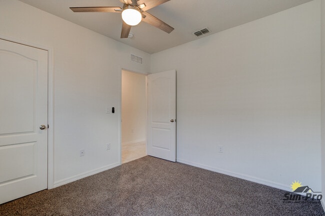 Building Photo - 507 Armoyan Wy