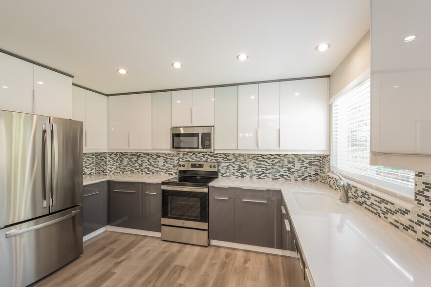Building Photo - 10523 Holyoke Dr