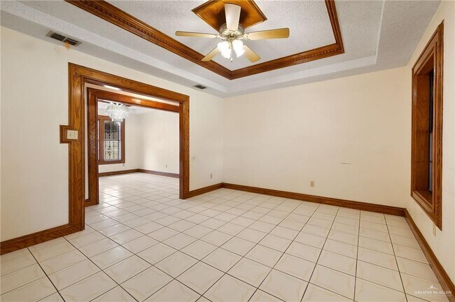 Building Photo - 14 E Veterans Dr