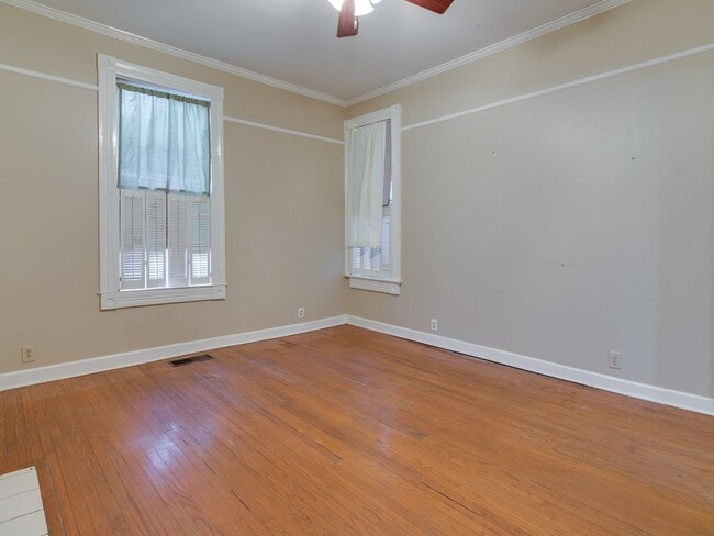 Building Photo - 3BR/1B Home in GREAT Midtown Location!!