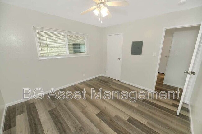 Building Photo - 1932 Ethan Wy