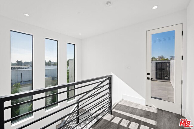 Building Photo - 1613 S Wooster St