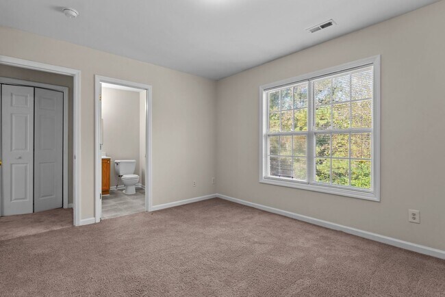 Building Photo - Charming 3-Bed 3.5-Bath Near Campbell University