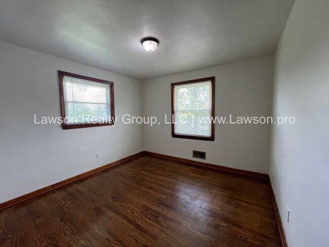 Building Photo - 511 Ruddell Rd