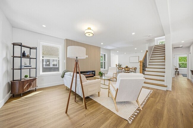 Building Photo - 54 Rangeley Rd