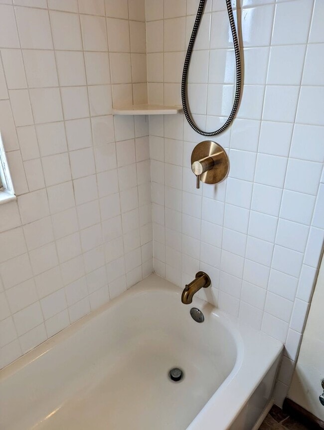 Building Photo - Adorable Belmont Home with Basement - AVAILABLE NOW!