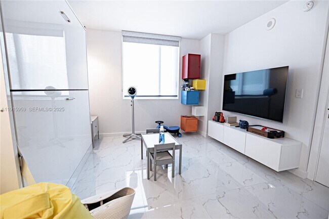 Building Photo - 500 Brickell Ave