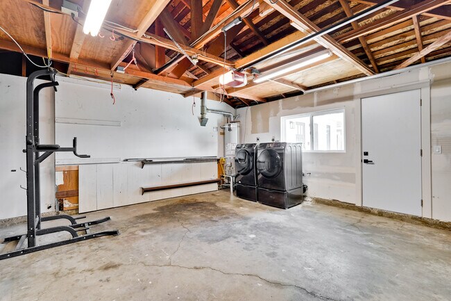 Building Photo - 2051 Randolph Dr