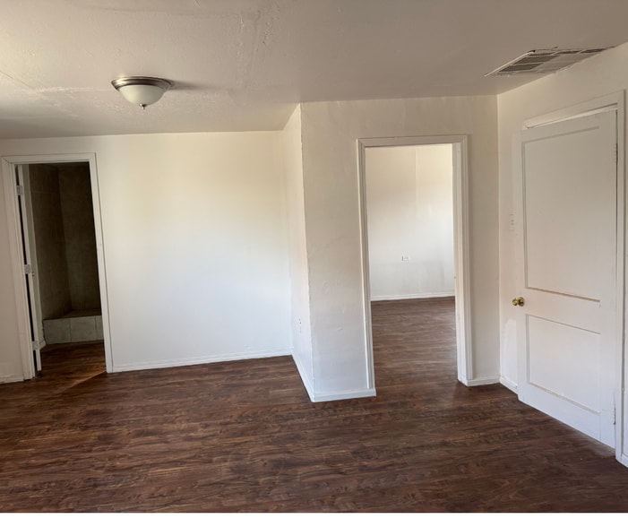 Building Photo - 252 Hillview Ave