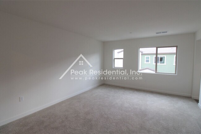 Building Photo - Brand New 3bd/2.5ba North Natomas Townhous...
