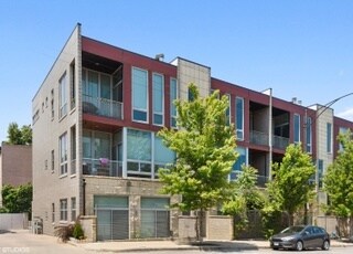 Building Photo - 902 N Elston Ave