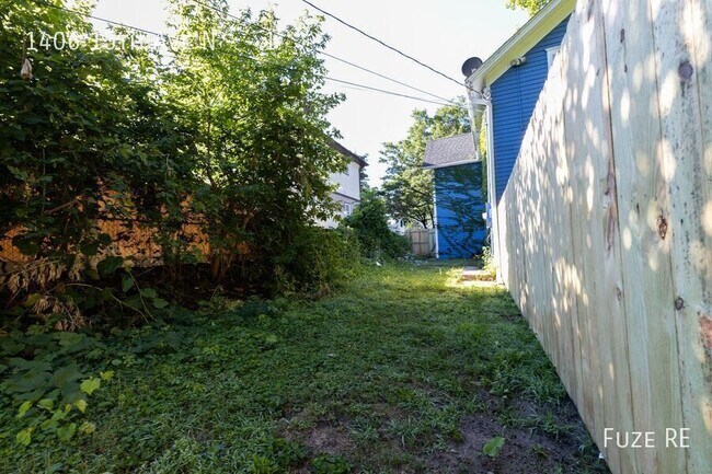 Building Photo - 1406 N 15th Ave