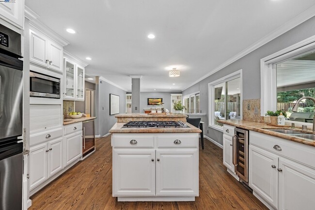 Building Photo - 519 Ellesmere Dr
