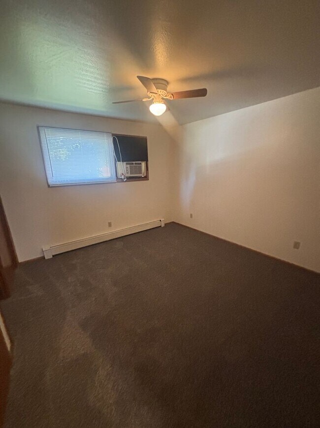 Building Photo - Maple Ave Duplex