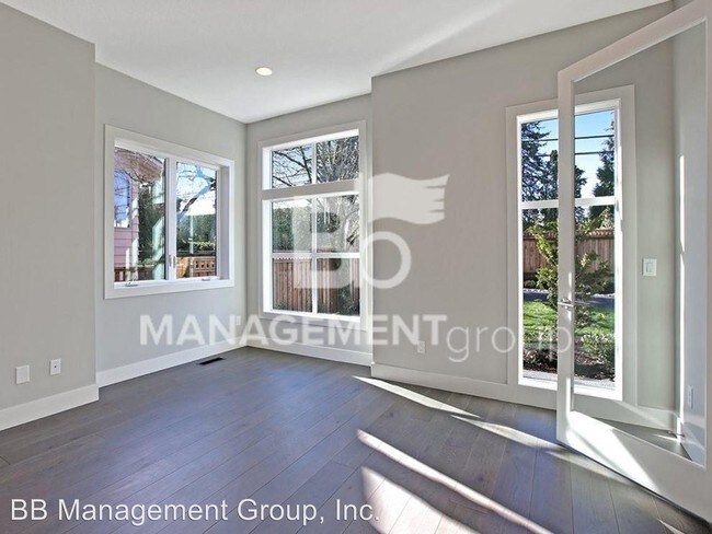 Building Photo - 3 br, 2.5 bath House - 10805 NW Cornell Rd