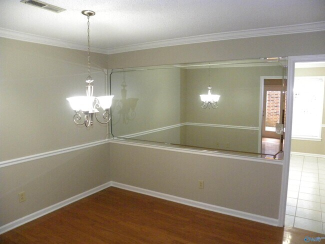 Building Photo - 102 W Lake Cir