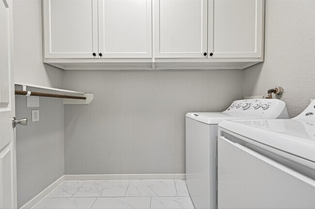 Building Photo - 1128 E 24th St