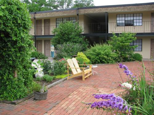 Building Photo - 807 W Trinity Ave